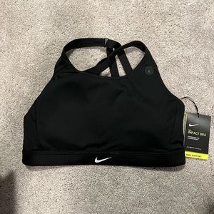 NEW Black and White Nike Sports Bra